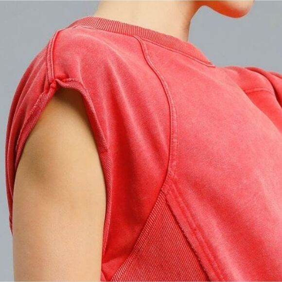 Umgee Round Neck Cap Sleeve Sweatshirt Women's Red Sleeveless Top - Picture 5 of 6